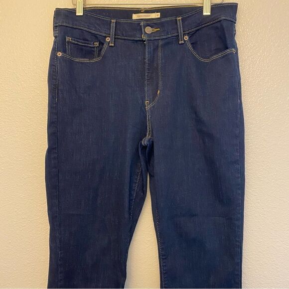 Levi's woman’s Classic Straight Jean hi rise dark wash NWOT size 12 -31x30 - Picture 4 of 12